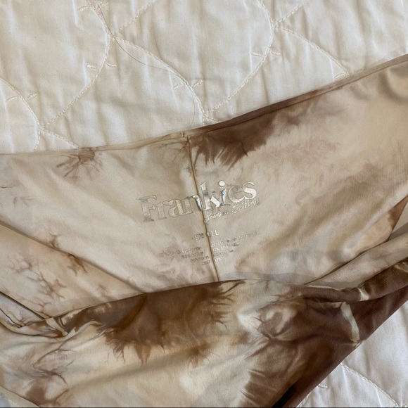 Frankie’s Bikini Set - Picture 4 of 10